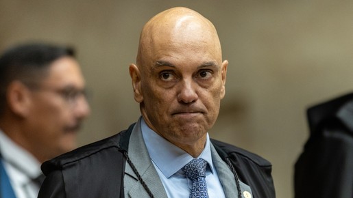 Arma apreendida: Moraes manda PGR opinar sobre domiciliar de Bolsonaro 