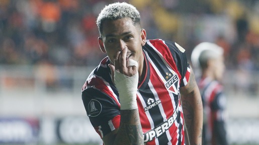 São Paulo vira sobre o Cobresal e se garante na 2ª fase da Libertadores