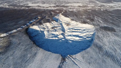 'Porta de entrada para submundo': cratera na Sibéria cresce mais a cada ano; entenda 