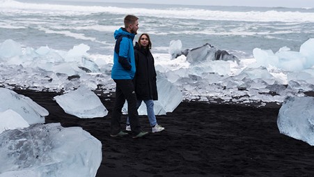 'Praia dos Diamantes' na Islândia tem areia negra e cristais gigantes; fotos e vídeo