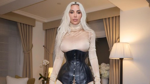Kim Kardashian exibe visual inusitado e provoca chuva de comentários: 'Boneca quebrada'