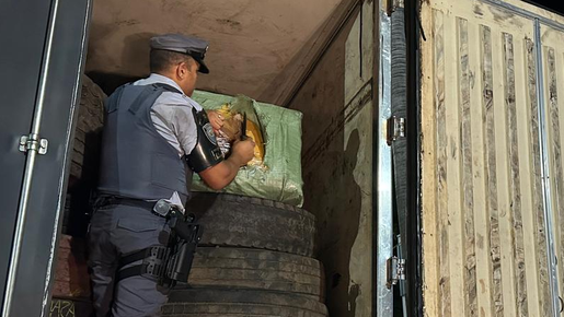 Polícia localiza em caminhão e dois carros mais de R$ 500 mil produtos contrabandeados
