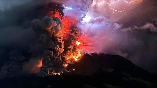 Indonésia emite alerta de risco de tsunami após erupção de vulcão no Monte Ruang