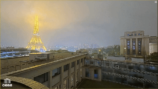 Vídeo mostra momento em que raio atinge a Torre Eiffel em Paris