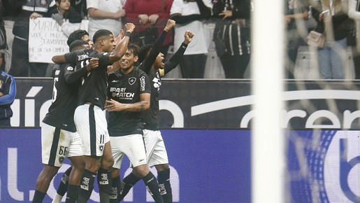 Análise: Botafogo volta à liderança e mostra força nas três frentes
