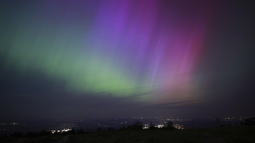 Tempestade solar que pode afetar serviços na Terra colore céu com aurora boreal; veja