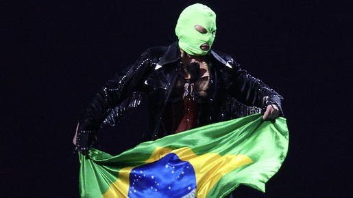 Madonna interage em português com o público em ensaio