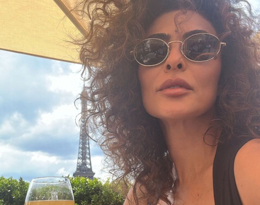 Juliana Paes arranca suspiros ao posar com a Torre Eiffel como pano de fundo; fotos