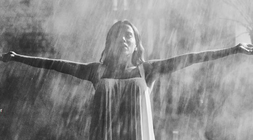Após sofrer intolerância religiosa, Anitta lança clipe: 'Tenho fé, não medo'
