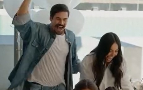 Sabrina e Nicolas revelam sexo de beb&ecirc; ap&oacute;s ch&aacute; revela&ccedil;&atilde;o pedido por Zoe