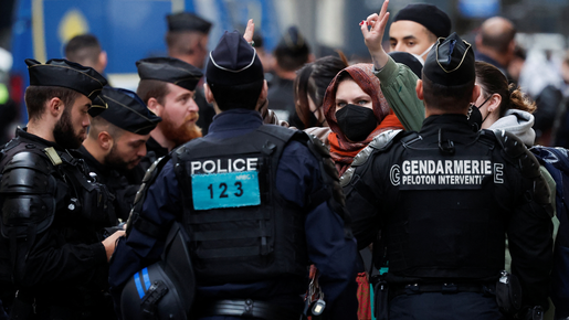 Polícia expulsa estudantes pró-palestinos que ocupavam faculdade em Paris