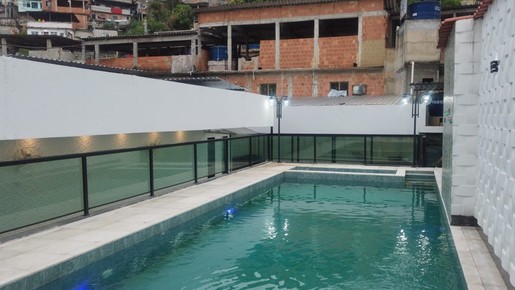 Bope encontra piscina de luxo do tráfico no Rio