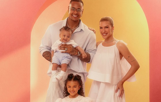 Lore Improta posta família arrumada para festa de 5 anos da filha, Liz