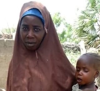 Estudante sumida há 10 anos em sequestro coletivo é achada grávida e com 3 filhos na Nigéria