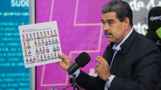 Maduro exibe na TV cédula de votação com 13 fotos suas