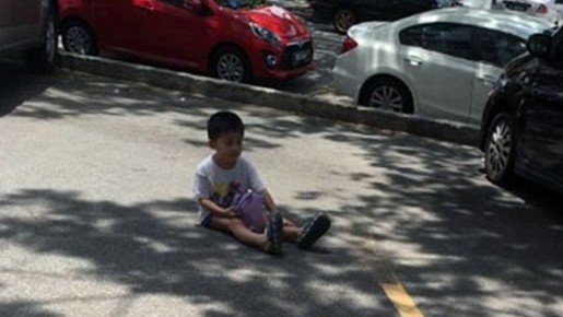 Mãe deixa filho de 3 anos sentado em vaga de estacionamento 'para guardar lugar' e gera revolta