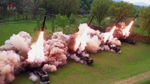 Após disparar mísseis, Coreia do Norte afirma ter simulado 'contra-ataque nuclear'