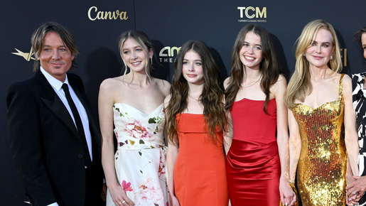 Em red carpet, filhas de Nicole Kidman e Keith Urban fazem rara aparição pública em família