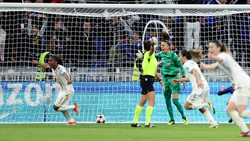 Lyon vence o PSG e vai decidir a Champions Feminina contra o Barcelona