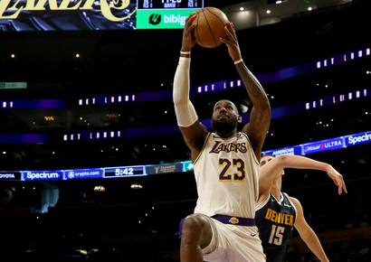 Com 30 pontos de LeBron, Lakers vencem a 1ª do Nuggets na série e evitam eliminação precoce