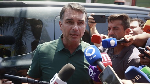 Coaf flags Flávio Bolsonaro’s transactions as incompatible with declared income in Brazil