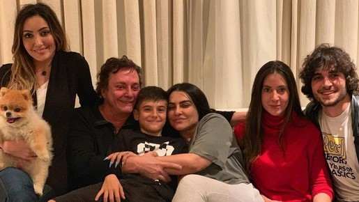 Fábio Jr. posta fotos com a esposa e os 5 filhos: 'Amo vocês muitão'