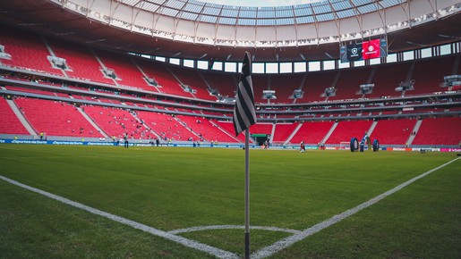 Botafogo e Internacional duelam no Mané Garrincha, em Brasília; lances
