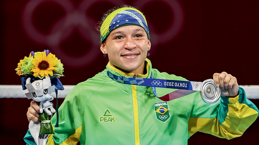 Medalhista olímpica, Bia Ferreira desfaz estereótipos: 'Acham que sou lésbica porque luto boxe'