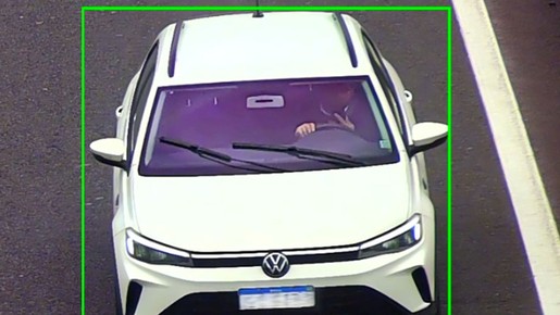 Por que radar com IA que multa celular ao volante não funciona na cidade?
