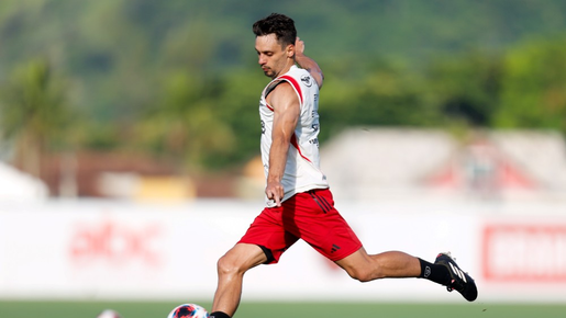 Rodrigo Caio mantém a forma com treinos personalizados no aguardo de clube