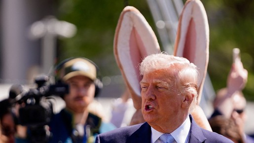 Com o Coelhinho, Trump fala sobre guerra para crianças