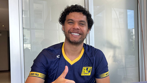 Ex-Santos vira inquilino de Gustavo Gómez e lamenta vices contra Palmeiras