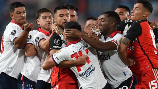 Jogador trata briga em Nacional x River como 'beleza da Libertadores' e elogia Daronco 