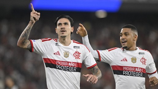 Fla goleia o Vasco em clássico e abre vantagem sobre Palmeiras na ponta