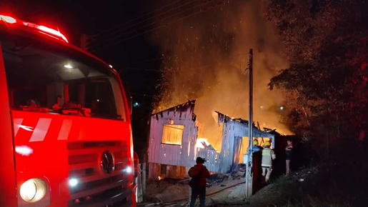 Família é agredida, roubada e tem casa incendiada no Paraná; grávida de 8 meses sofreu fratura