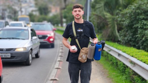 Gustavo Pereira sold R$ 500,000 in bets, now sells coffee at a traffic light in Lages, SC to stay off gambling