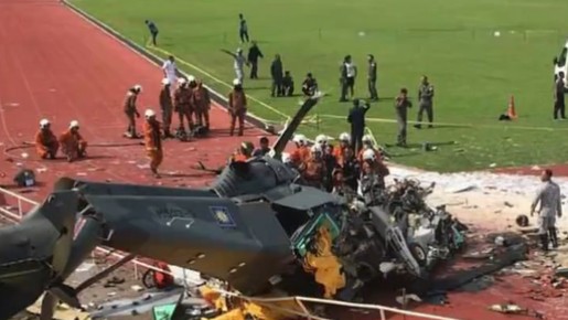 VÍDEO: batida no ar entre dois helicópteros provoca a morte de 10 pessoas na Malásia