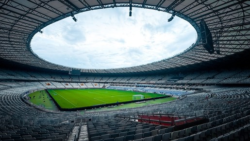 Cruzeiro recebe o Grêmio em BH e tenta deixar o Z-4; confira escalações