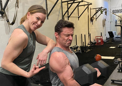 Hugh Jackman viraliza com braços fortes para filme; veja treino do ator de 54 anos