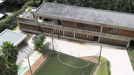 James, do São Paulo, coloca mansão de R$ 14 milhões à venda na Colômbia; vídeo