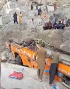 Pelo menos 20 pessoas morrem em acidente de ônibus nas montanhas do Paquistão