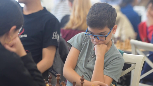 'Messi do xadrez': conheça o menino de 10 anos que venceu o melhor do mundo