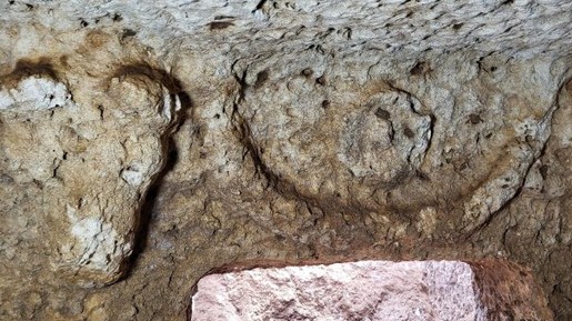 Tumba romana de 2 mil anos protegida por cabeças de touro é descoberta na Turquia
