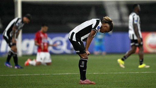 Botafogo só empata em casa com Caracas na estreia na Sula