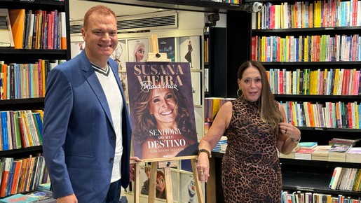 Susana Vieira recebe fãs e famosos ao lançar livro