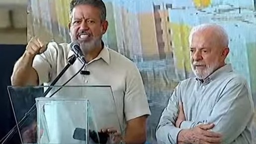 Lula defende Lira de vaias em evento de entrega de moradias; presidente da Câmara reclamou