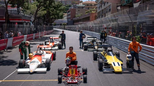 Ayrton Senna é homenageado com desfile de carros em Mônaco; veja vídeo