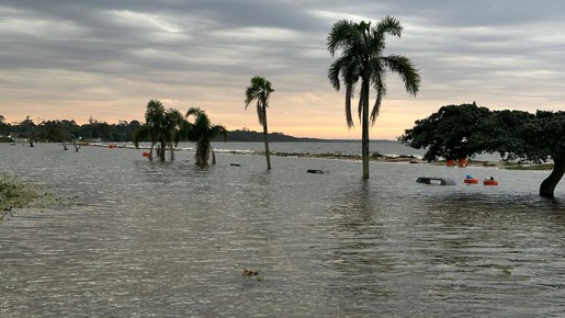 Lagoa dos Patos atinge nível recorde e alaga cidades no sul do RS