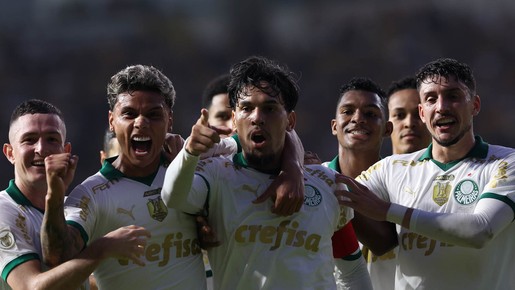 Análise: Palmeiras vence na resiliência, mas ainda está longe de jogar bem