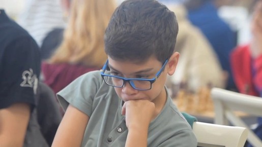 'Messi do xadrez': conheça o menino de 10 anos que venceu o melhor do mundo
